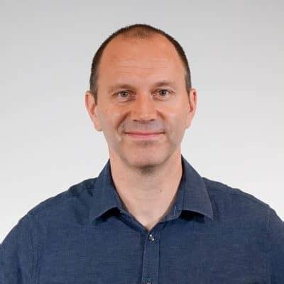 Nu har han dock beslutat att lä. Jonas Eriksson - Athenas - Fotbollsdomare och affärsmän