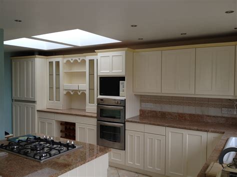 Refinishing a pine kitchen table. Hand-painted pine kitchen in Parbold Lancashire-JS Decor