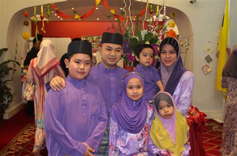 Rabu, 12 mei 2021 12:00 wib 12 mei 2021, 12:00 wib. Brunei Hall Hari Raya Open House 2015