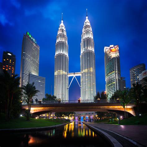 Kl tower is the 7th tallest telecommunications tower in the world with a height of 421m (it dropped one place in the rankings following the opening of tokyo skytree in 2012). KLCC Park | Kuala Lumpur, Malaysia - Sumfinity