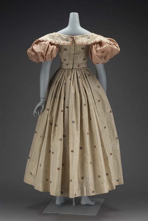 Victorian wedding dress details to look for. Woman's dress | Museum of Fine Arts, Boston | Dresses ...