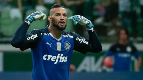 Weverton Segue Sem Sofrer Gols E Defende Média Histórica No Palmeiras 02042019 Uol Esporte