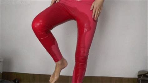 mind manipulating you to pee yourself with my massive mesmerizing waterfall leggings wetting