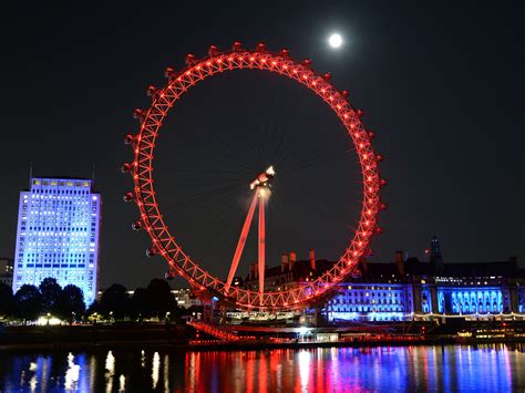 Be The First Person To Spend The Night In The London Eye Condé Nast