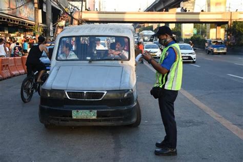 Photo Of 2 Traffic Enforcers With Same Plate Numbers Goes Viral