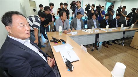 전 세계에서 몰리는 경기 순위. 아시안게임-올림픽 축구대표팀 감독 '따로 선임'에 무게 | SBS 뉴스