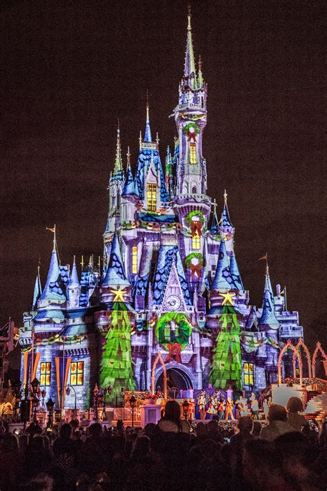 33 Photos To Inspire You To Visit Walt Disney World At Christmas Jen