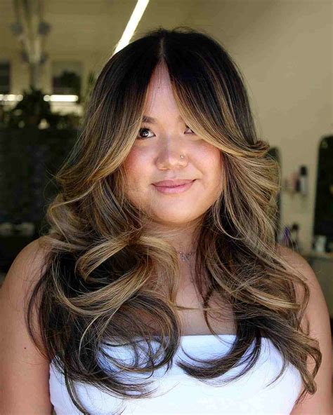 Most Flattering Long Hairstyles For Round Faces Trends