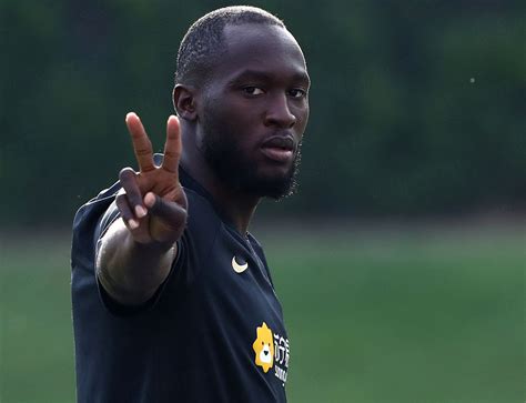 I wanted haaland, as he is the next footballing prodigy… but lukaku is a world class elite striker who will walk into a team who are european champions! La solidarietà non si ferma! Lukaku dona al San Raffaele ...