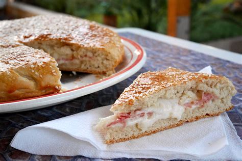 Maybe you would like to learn more about one of these? Torta brioche salata prosciutto e formaggio | Ricetta ...