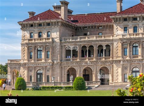 The Famous Vanderbilt Breakers Mansion In Newport Rhode Island Vrogue