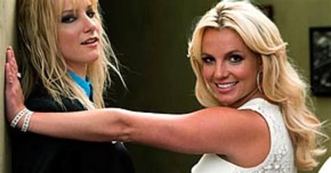 Britney Spears Slips Back Into Cheerleader Gear On Glee Us Weekly