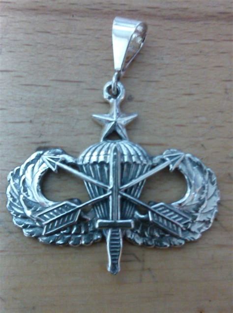 Army Special Forces Airborne Senior Jump Wing Badge Pendant · Maddog