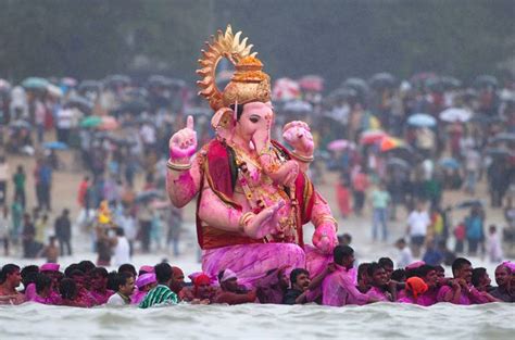 Ganesh chaturthi is a hindu festival celebrated by indians and it's also known by the name of the most breathtaking gowns from oscars 2021. Ganesh Chaturthi 2021 Pictures, Images, Photos ...
