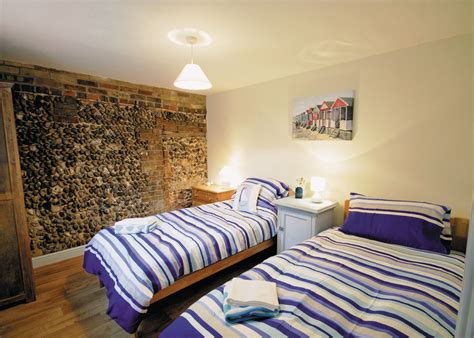 If you are planning a holiday or short break in lowestoft in suffolk, you may be looking for a cheap holiday cottage in the lowestoft area. Shrimp Cottage - Lowestoft | Reviews and Information