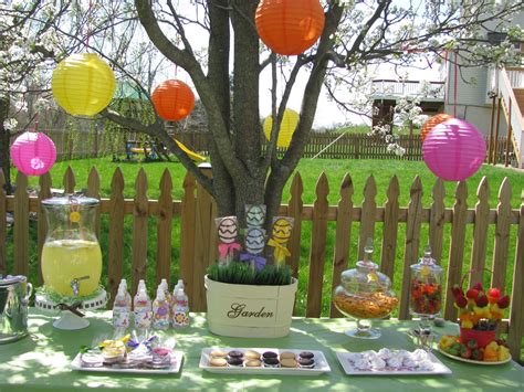 Whether you want to beautify your home or your outdoor space there are many amazing easter decor ideas out there, so why not start trying them out? P is for Party: Real Parties: An Easter Egg Hunt!