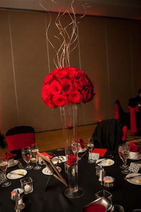 709b2425d534528f18c06abbc7a95466 500×750 Red Roses Centerpieces