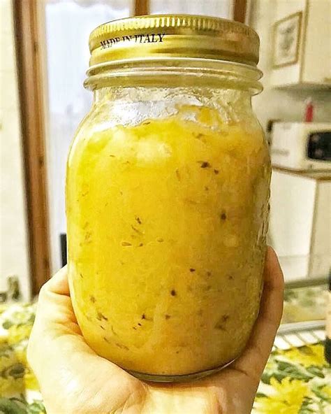 Taglia grossolanamente i kiwi zespri e mettili in una padella. Confettura di Kiwi | Kiwi e Colazione