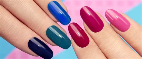 Il vantaggio dello smalto semipermanente è che consente di avere le mani in ordine per tanto tempo, almeno 3 settimane, in quanto a differenza dello 1) lima la superficie dell'unghia. Manicure fai da te: come rimuovere lo smalto ...