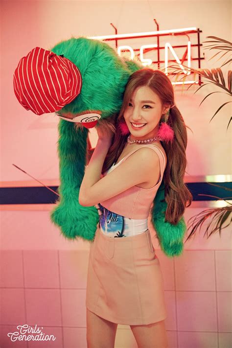 Cantiknya Tiffany Dalam Teaser Snsd Terbaru Album Holiday Night Serba Pink
