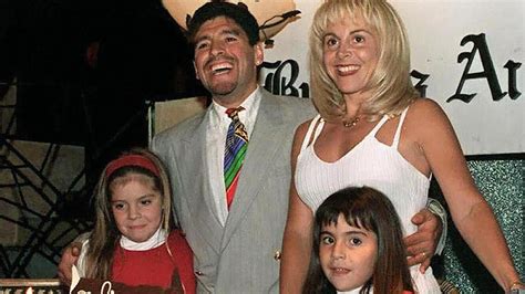 ¿diego Maradona Hace Todo Para Arruinar A Claudia Dalma Y Gianinna