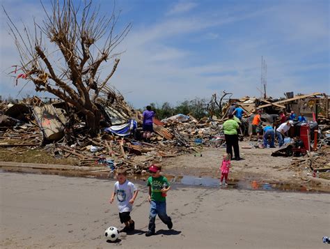 Moore Okla Begins Cleaning Up From Tornado The New York Times
