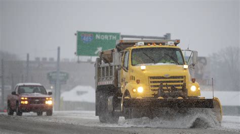 Indianapolis weather: Snowstorm creating hazardous road conditions