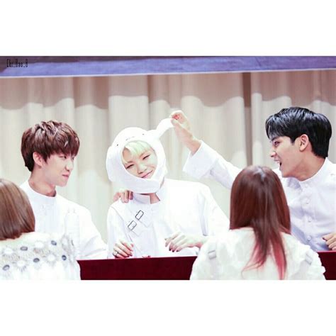 Watch short videos about #세븐틴_이지훈 on tiktok. 170610 At Yongsan Fansign © Chi_Hao_8 on Twitter #SEVENTEEN #세븐틴 #The8 ...