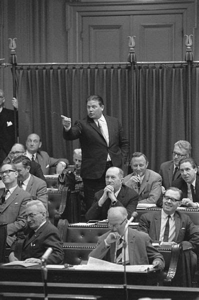 Naast een tweede kamer is er ook een eerste kamer. Tweede Kamer - Oncyclopedia