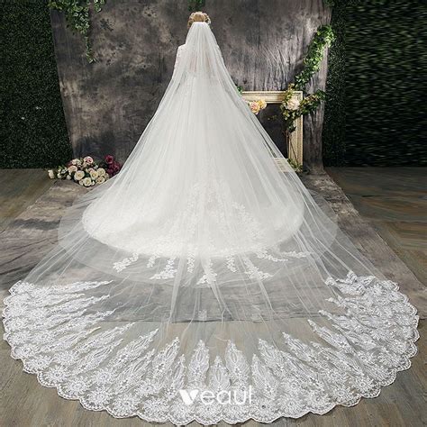 Classic Romantic Church Wedding Dresses 2017 Lace Appliques Backless