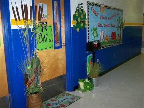 Also included in this kit is an article that explains how dramatic play supports academic learning in the preschool or kindergarten classroom. Camping Themed Classrooms - Clutter-Free Classroom