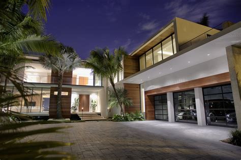 New homes in miami lakes, fl. Casa Ischia Modern Home in Miami Beach, Florida by Choeff ...