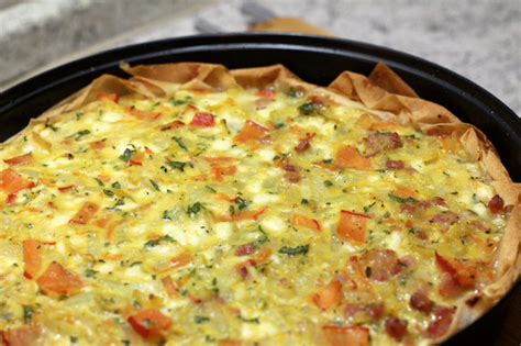 Direkt darunter gibt es ein gutes, aber sehr einfaches und schnelles rezept. Zwiebel-Kürbis-Kuchen mit Hüttenkäse auf Filoteig gebacken