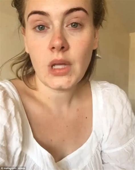 Adele Shows Off Her Natural Beauty In Stunning Make Up Free Selfies Daily Mail Online