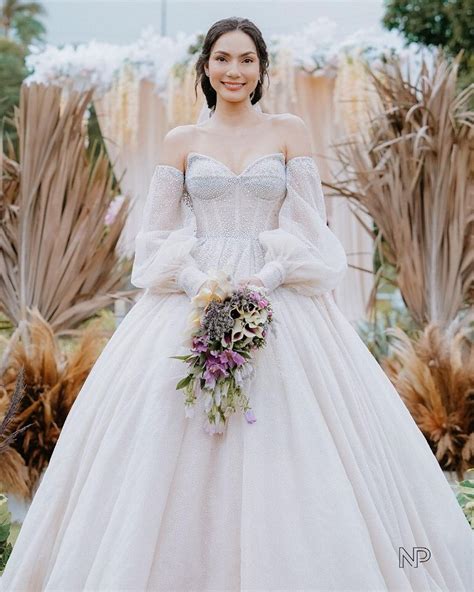LOOK All The Details Of The Puff Sleeve Wedding Gown Trend