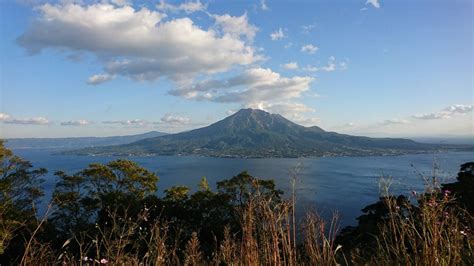 桜島, literally cherry blossom island) is an active stratovolcano, formerly an island and now a peninsula, in kagoshima prefecture in kyushu, japan. 桜島撮影のおすすめスポット