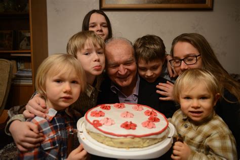 Jeśli jednak nie możemy w tym dniu spotkać się z tatą, pamiętajmy. Życzenia na Dzień Dziadka 2018: kpiękne, fajne, wesołe ...