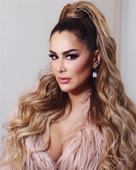 She studied theater and body language in the arts centre and theatre emilia. Ninel Conde es acosada por su ex pareja, Giovanni Medina ...
