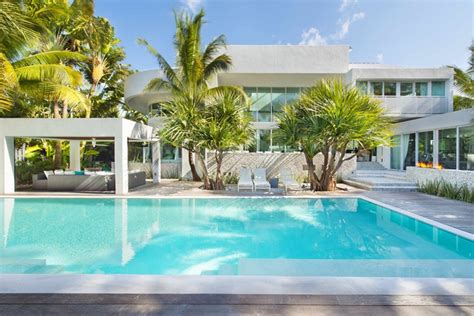 Lighting miami is one of the biggest lighting showrooms in miami, fl. Modern Mansion With Amazing Lighting, Florida ...