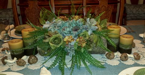 Rustic birdcage wedding table centerpiece with flowers and leaves. Craft - Rustic Table Centerpiece | The Enchanted Manor