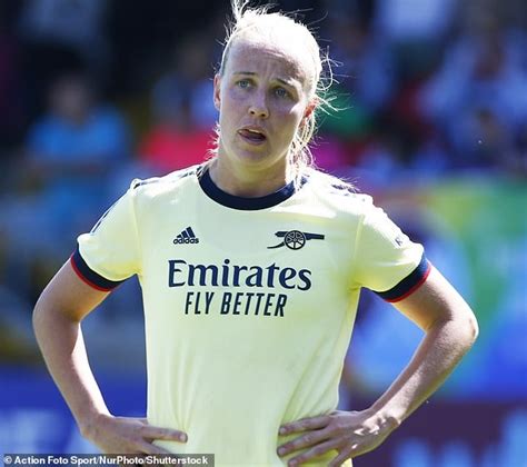Arsenal Star Beth Mead Snubbed From Womens Pfa Player Of Year Award