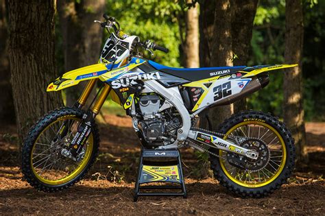 official justin bogle and weston peick to autotrader yoshimura suzuki factory racing team for
