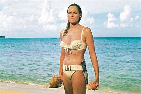 Ursula Andress la chica Bond más sexy que ha acabado sola y recluida