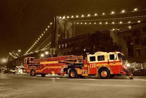 Ladder 118 With Brooklyn Bridge Firefighter Pictures Fdny Fire Trucks