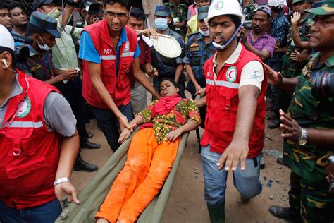 304 Dead In Building Collapse Bangladesh Photos The Big Picture