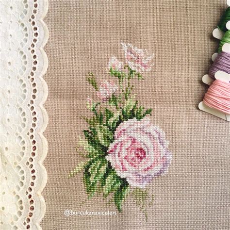 Retro cross stitch is a delightful collection of vintage cross stitch patterns. Veronique Enginger / White Roses | Cross stitch embroidery ...