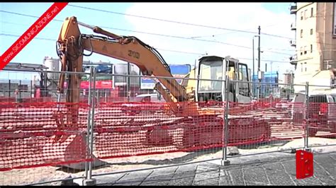 Svolge con orgoglio il ruolo di banca del territorio impegnata da sempre a riconoscere e valorizzare le risorse e le iniziative imprenditoriali indispensabili per lo sviluppo dell'economia locale. NAPOLI: IL CANTIERE INFINITO DI VIA MARINA - YouTube