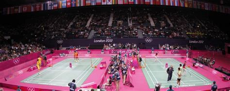 The dimensions are 6.1m by 13.4m, the net is situated through the middle of the court and is set at 1.55m. Olympic Games | BWF Corporate
