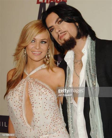 Dave Navarro And Carmen Electra Photos And Premium High Res Pictures