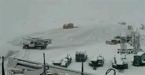 video así está el aeropuerto de bariloche cerrado por el temporal de nieve 20 07 2019